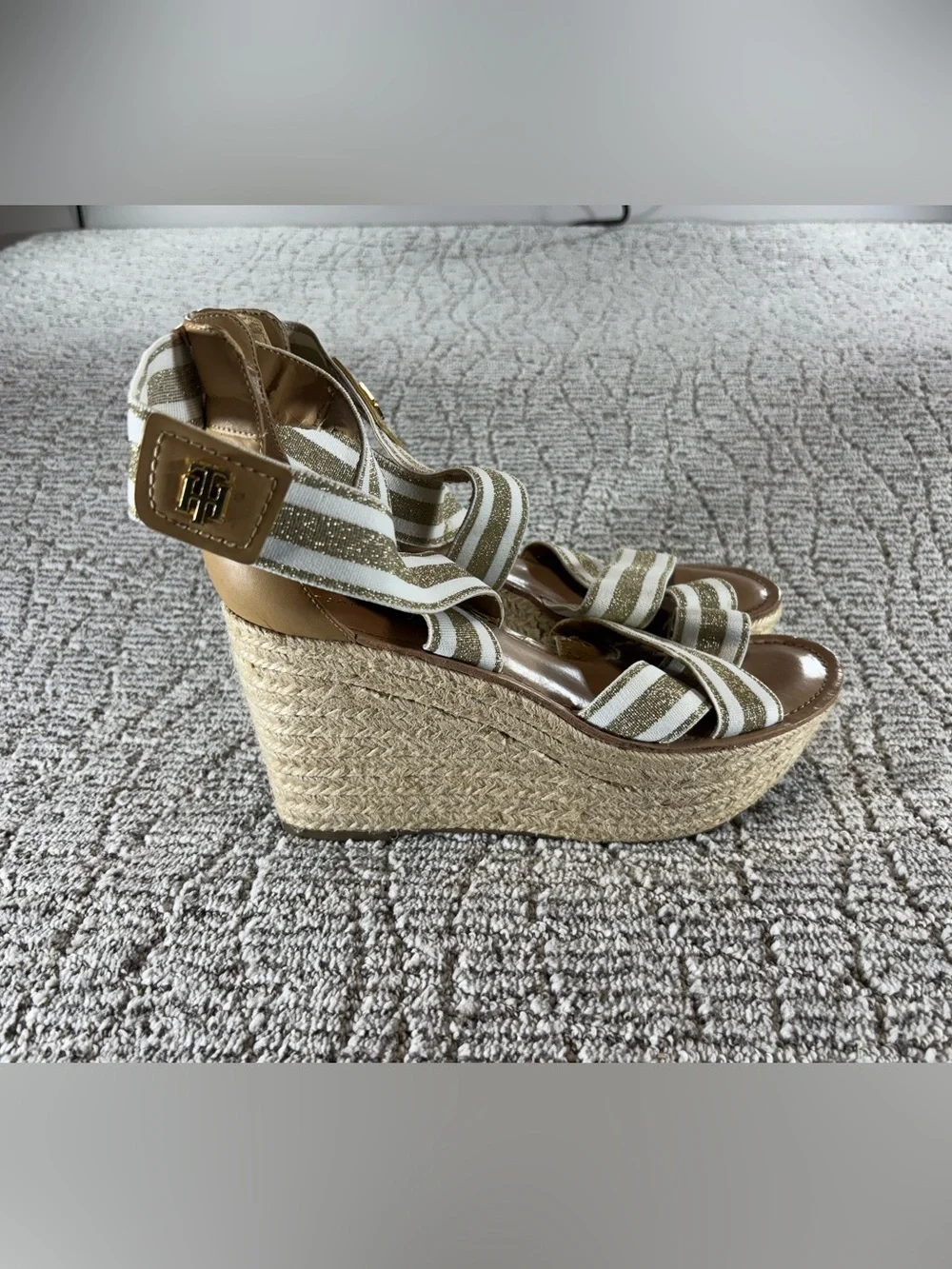 Tommy Hilfiger Women's Size 8.5 Gold Multi Texture Theia Espadrille Wedge Sandal
